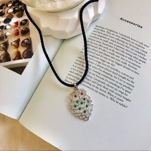 SILVER OLW NECKLACE